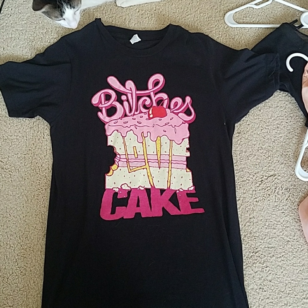 Bitches Love Cake T-shirt
